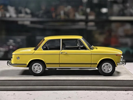 [Kyosho] 1:18 BMW 1971 2002 tii Yellow Model Car Die-Cast
