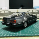 [Minichamps] 1:18 BMW 1986 E32 730i Gray Model Car Die-Cast