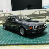 [Minichamps] 1:18 BMW 1986 E32 730i Gray Model Car Die-Cast