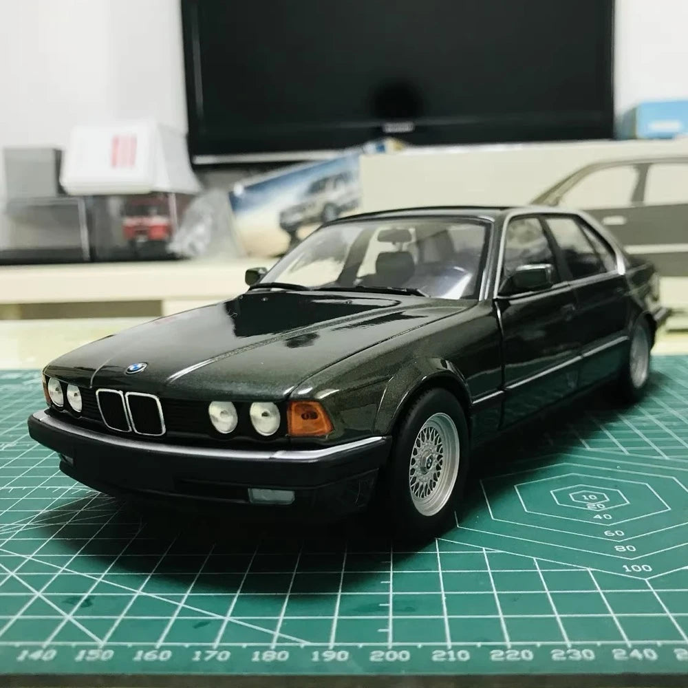 [Minichamps] 1:18 BMW 1986 E32 730i Green Model Car Die-Cast