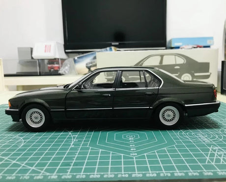 [Minichamps] 1:18 BMW 1986 E32 730i vert voiture miniature Die-Cast