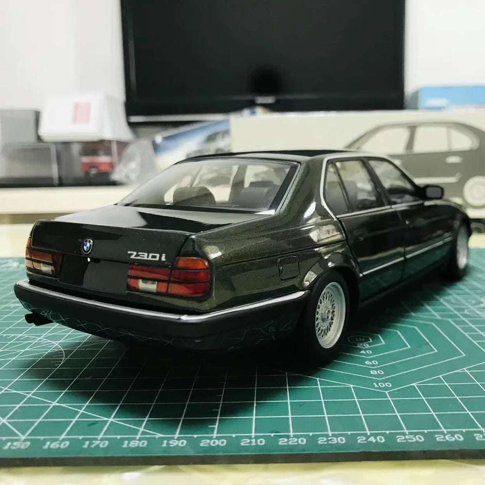 [Minichamps] 1:18 BMW 1986 E32 730i Green Model Car Die-Cast