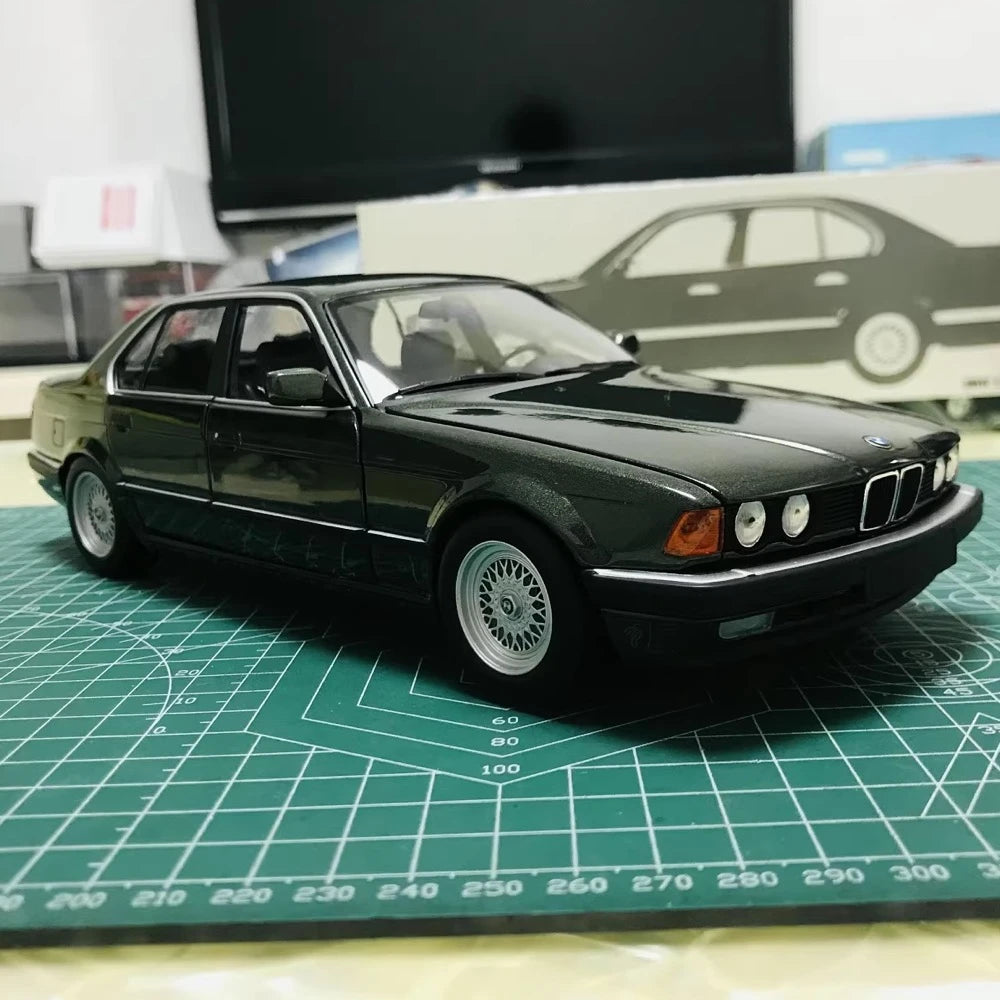 [Minichamps] 1:18 BMW 1986 E32 730i Green Model Car Die-Cast