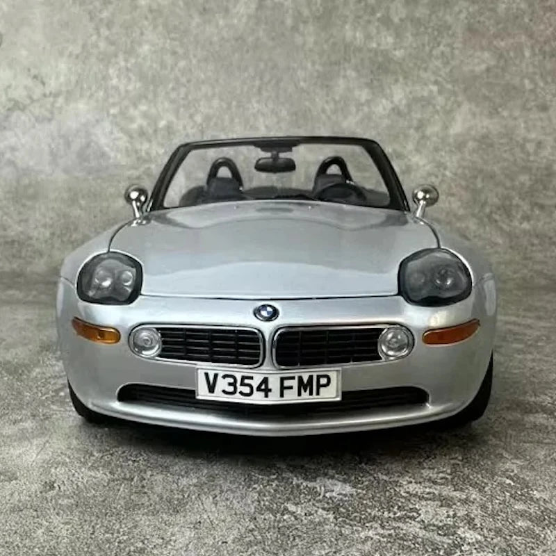 [Kyosho] 1:18 BMW 1997 E52 Z8 Silver Model Car Die-Cast