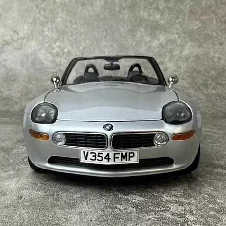[Kyosho] 1:18 BMW 1997 E52 Z8 Silver Model Car Die-Cast