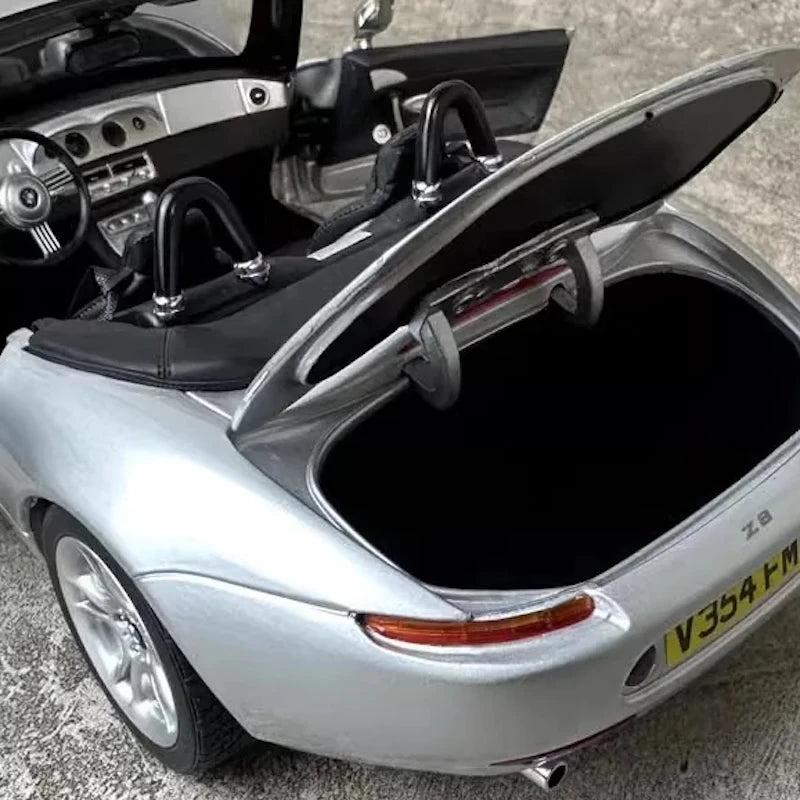[Kyosho] 1:18 BMW 1997 E52 Z8 Silver Model Car Die-Cast