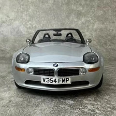 [Kyosho] 1:18 BMW 1997 E52 Z8 Silver Model Car Die-Cast
