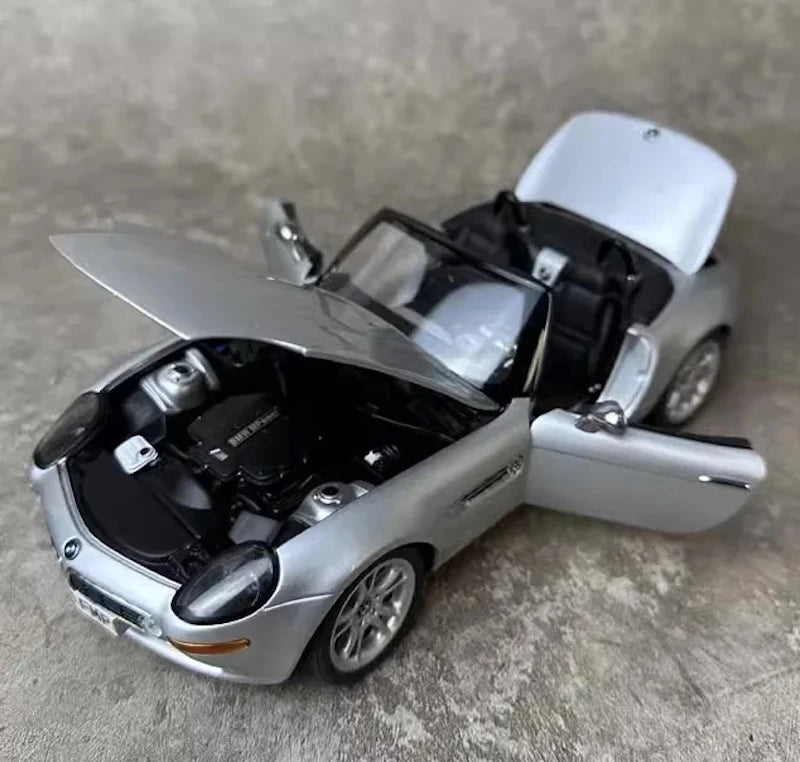 [Kyosho] 1:18 BMW 1997 E52 Z8 Silver Model Car Die-Cast