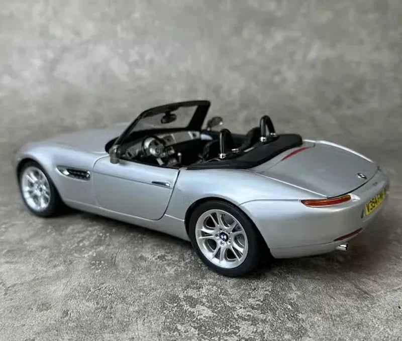 [Kyosho] 1:18 BMW 1997 E52 Z8 Silver Model Car Die-Cast