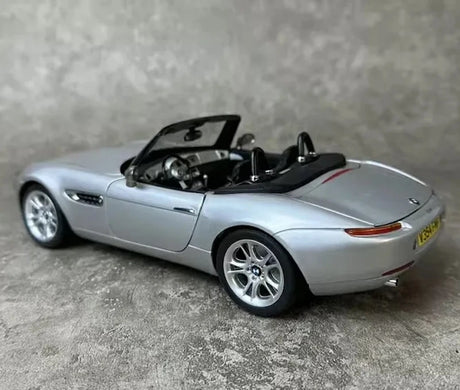 [Kyosho] 1:18 BMW 1997 E52 Z8 Silver Model Car Die-Cast