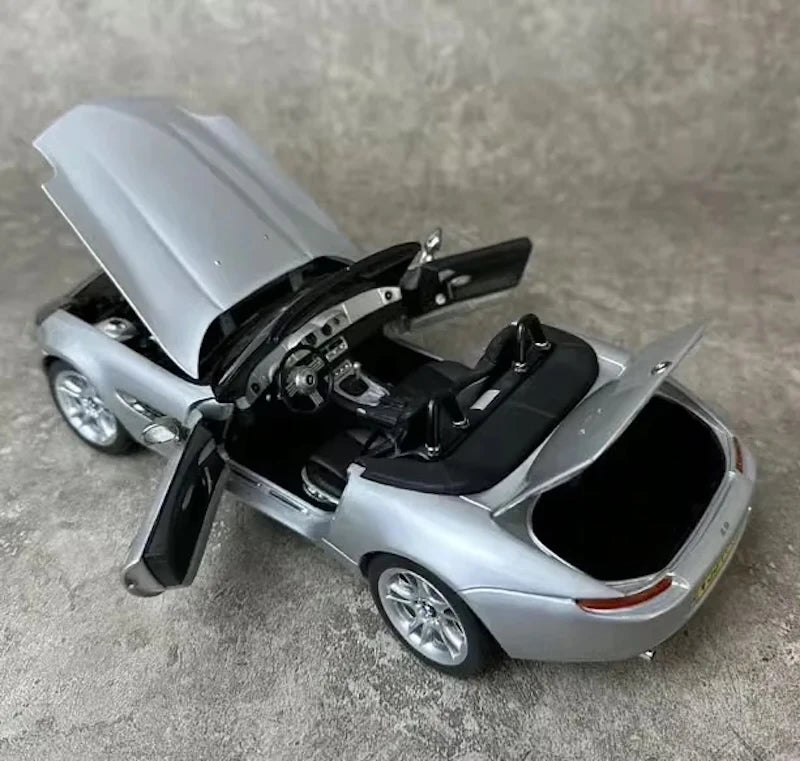 [Kyosho] 1:18 BMW 1997 E52 Z8 Silver Model Car Die-Cast