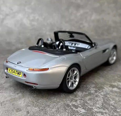 [Kyosho] 1:18 BMW 1997 E52 Z8 Silver Model Car Die-Cast