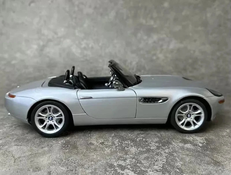 [Kyosho] 1:18 BMW 1997 E52 Z8 Silver Model Car Die-Cast
