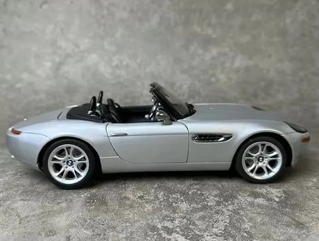 [Kyosho] 1:18 BMW 1997 E52 Z8 Silver Model Car Die-Cast