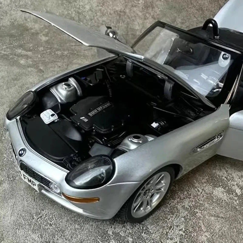[Kyosho] 1:18 BMW 1997 E52 Z8 Silver Model Car Die-Cast