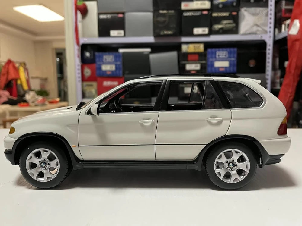 [Kyosho] 1:18 BMW 2000 E53 X5 White Model Car Die-Cast