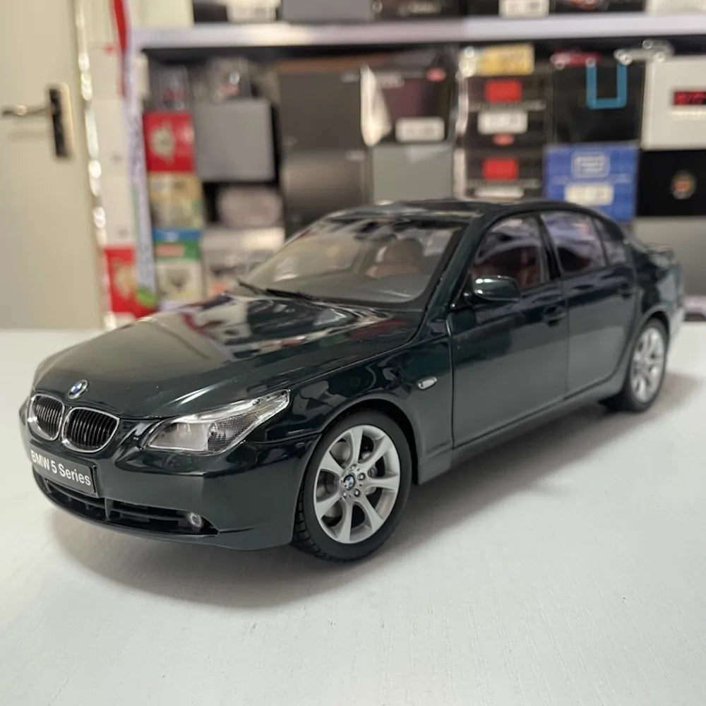 [Kyosho] 1:18 BMW 2003 E60 545i Green Model Car Die-Cast