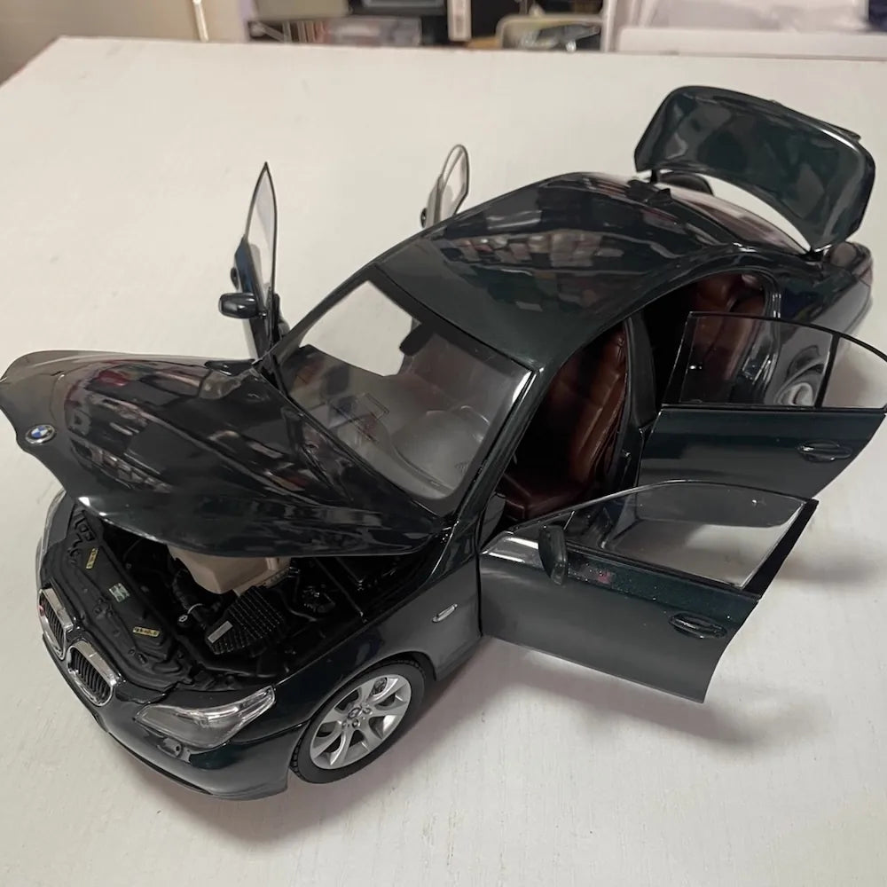 [Kyosho] 1:18 BMW 2003 E60 545i Green Model Car Die-Cast