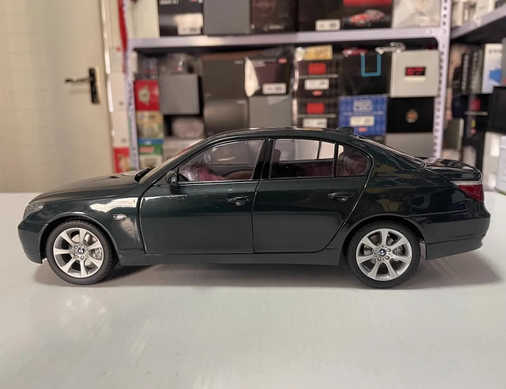[Kyosho] 1:18 BMW 2003 E60 545i Green Model Car Die-Cast