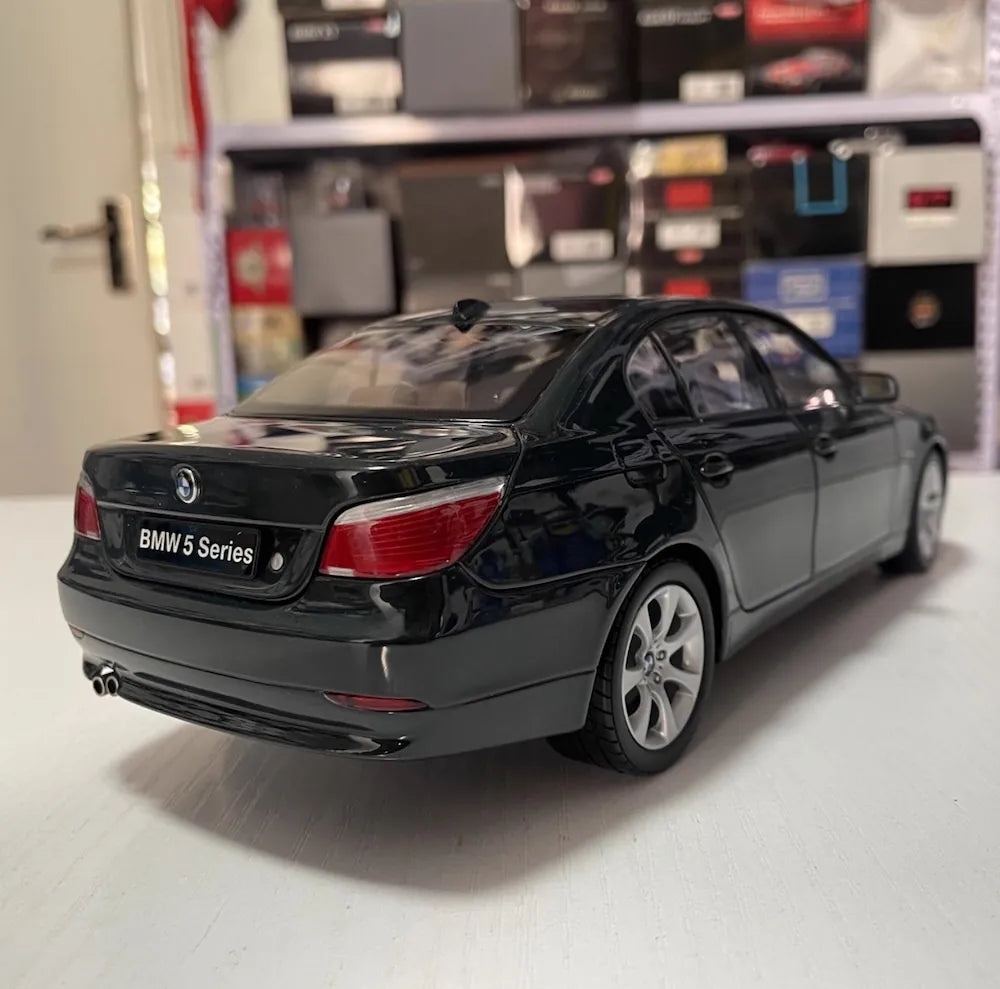 [Kyosho] 1:18 BMW 2003 E60 545i Green Model Car Die-Cast