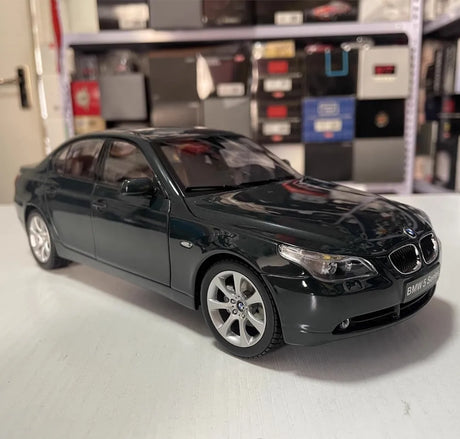 [Kyosho] 1:18 BMW 2003 E60 545i Green Model Car Die-Cast