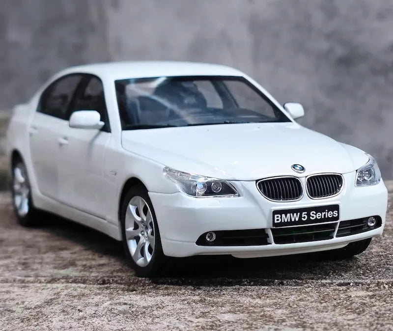 [Kyosho] 1:18 BMW 2003 E60 545i White Model Car Die-Cast
