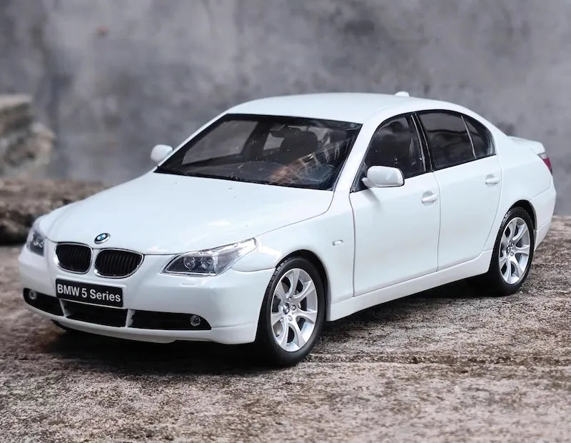 [Kyosho] 1:18 BMW 2003 E60 545i White Model Car Die-Cast