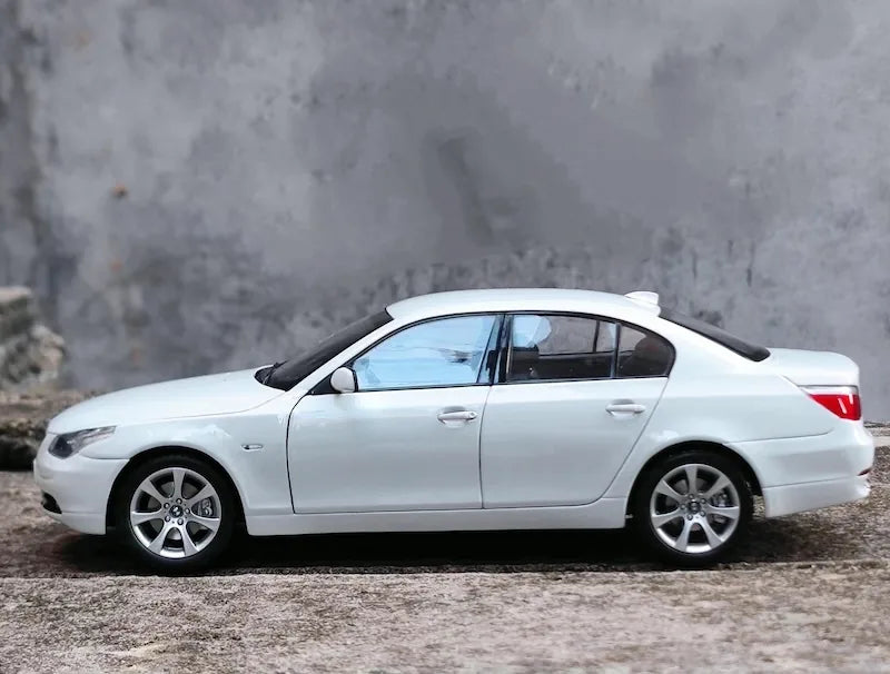 [Kyosho] 1:18 BMW 2003 E60 545i White Model Car Die-Cast