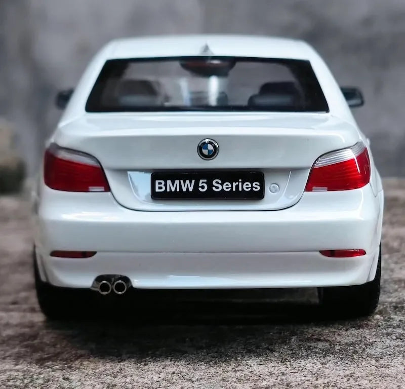 [Kyosho] 1:18 BMW 2003 E60 545i White Model Car Die-Cast