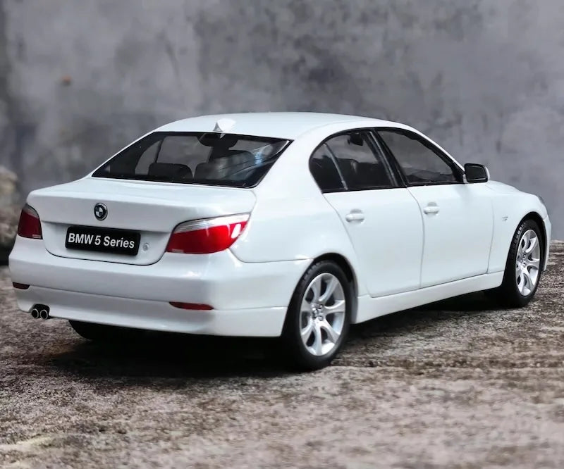 [Kyosho] 1:18 BMW 2003 E60 545i White Model Car Die-Cast