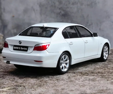 [Kyosho] 1:18 BMW 2003 E60 545i White Model Car Die-Cast
