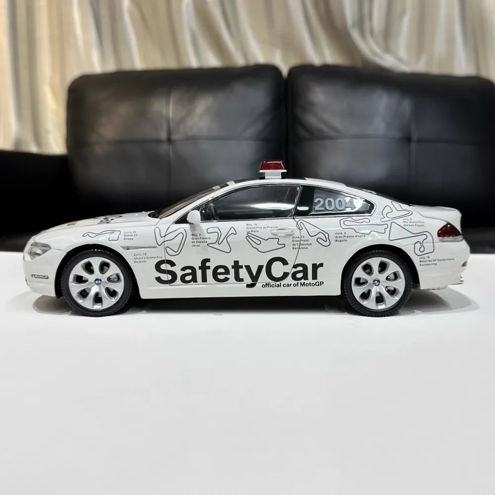[Kyosho] 1:18 BMW 2004 E64 645Ci GP Safety voiture miniature Die-Cast