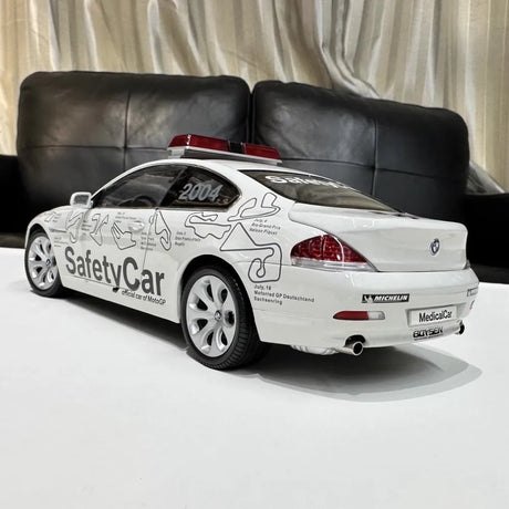 [Kyosho] 1:18 BMW 2004 E64 645Ci GP Safety Model Car Die-Cast