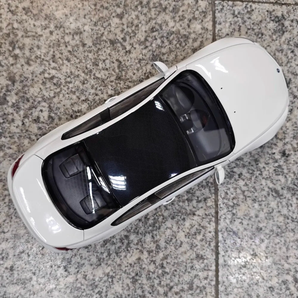 [Kyosho] 1:18 BMW 2005 E63 M6 Coupe White Model Car Die-Cast