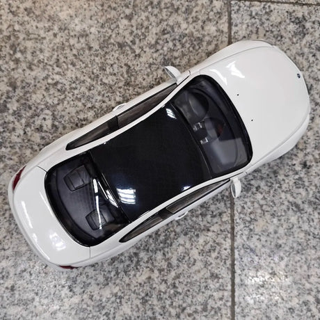 [Kyosho] 1:18 BMW 2005 E63 M6 Coupe White Model Car Die-Cast