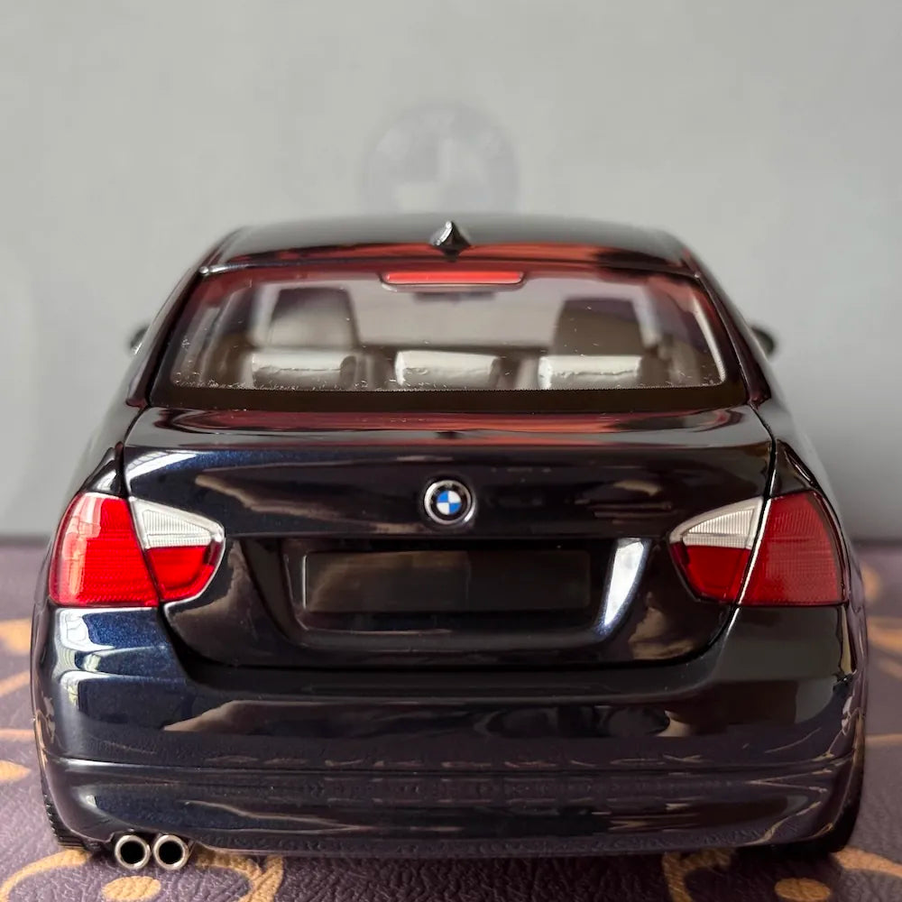 [Kyosho] 1:18 BMW 2005 E90 330i Black Model Car Die-Cast