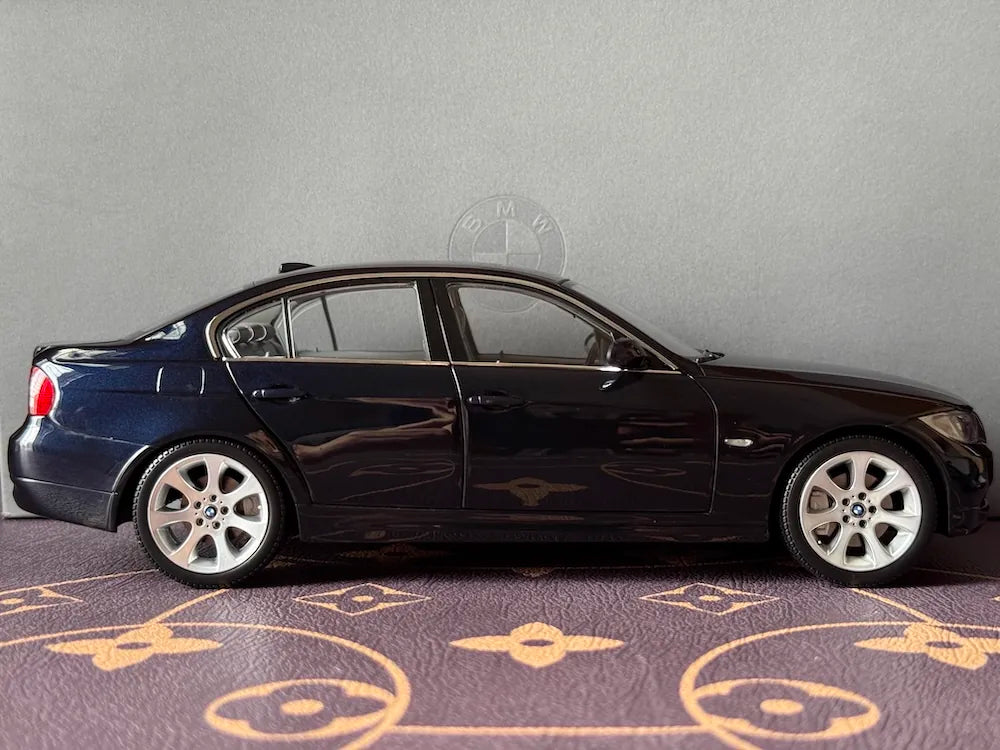 [Kyosho] 1:18 BMW 2005 E90 330i Black Model Car Die-Cast