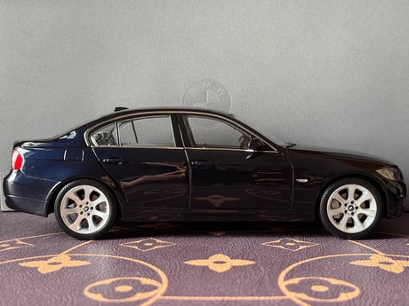 [Kyosho] 1:18 BMW 2005 E90 330i Black Model Car Die-Cast