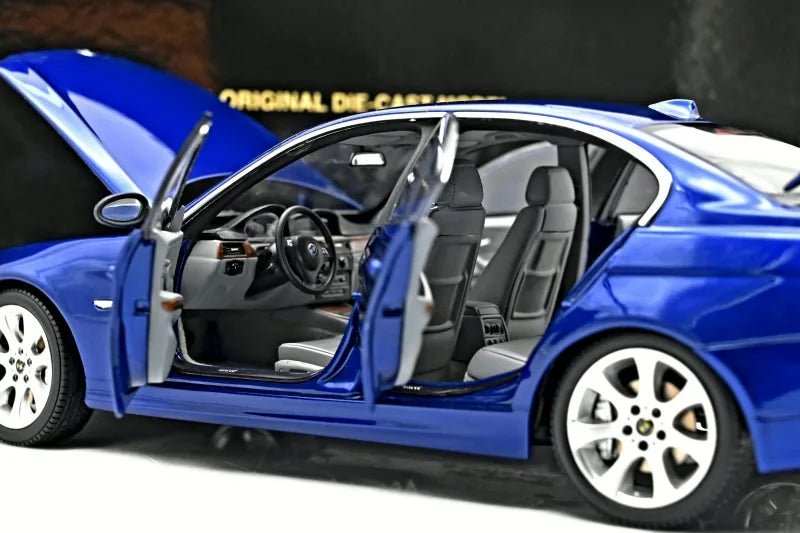 [Kyosho] 1:18 BMW 2005 E90 330i Blue Model Car Die-Cast