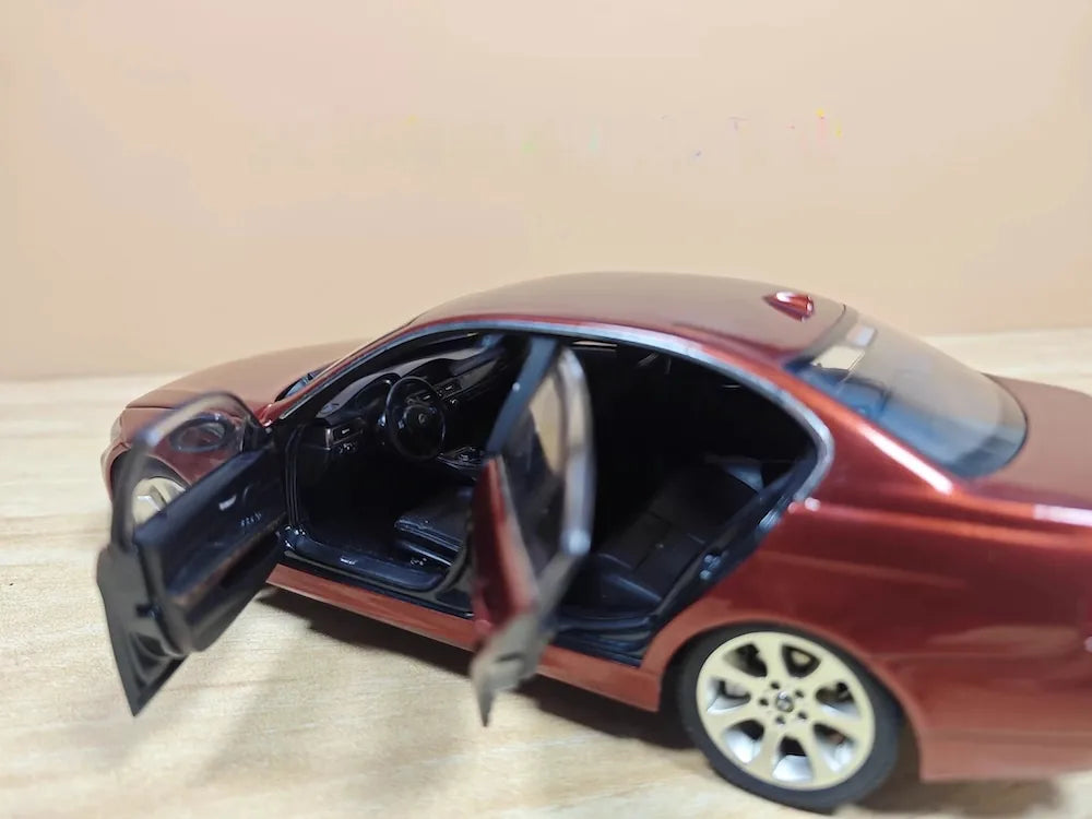 [Kyosho] 1:18 BMW 2005 E90 330i Red Model Car Die-Cast