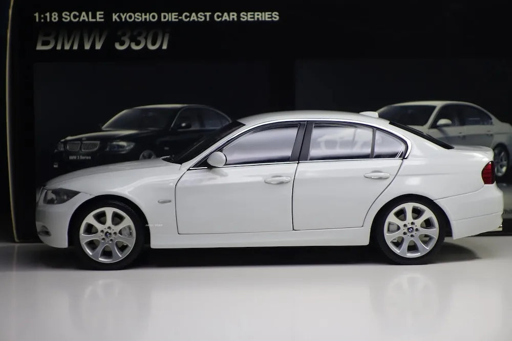 [Kyosho] 1:18 BMW 2005 E90 330i White Model Car Die-Cast