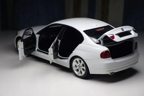 [Kyosho] 1:18 BMW 2005 E90 330i White Model Car Die-Cast
