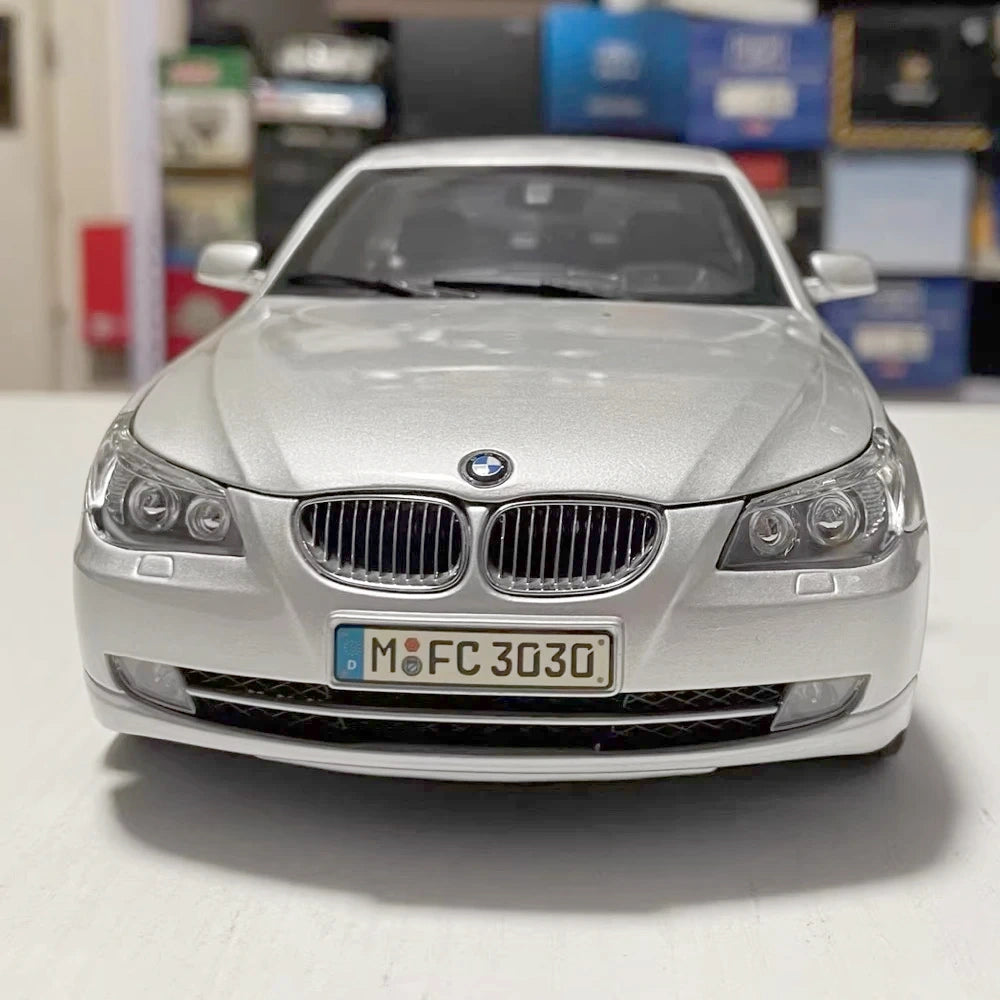 [Kyosho] 1:18 BMW 2008 E60 550i Sedan Silver Model Car Die-Cast