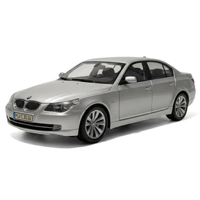[Kyosho] 1:18 BMW 2008 E60 550i Sedan Silver Model Car Die-Cast