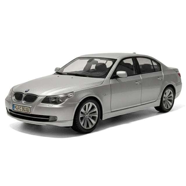 [Kyosho] 1:18 BMW 2008 E60 550i Sedan Silver Model Car Die-Cast