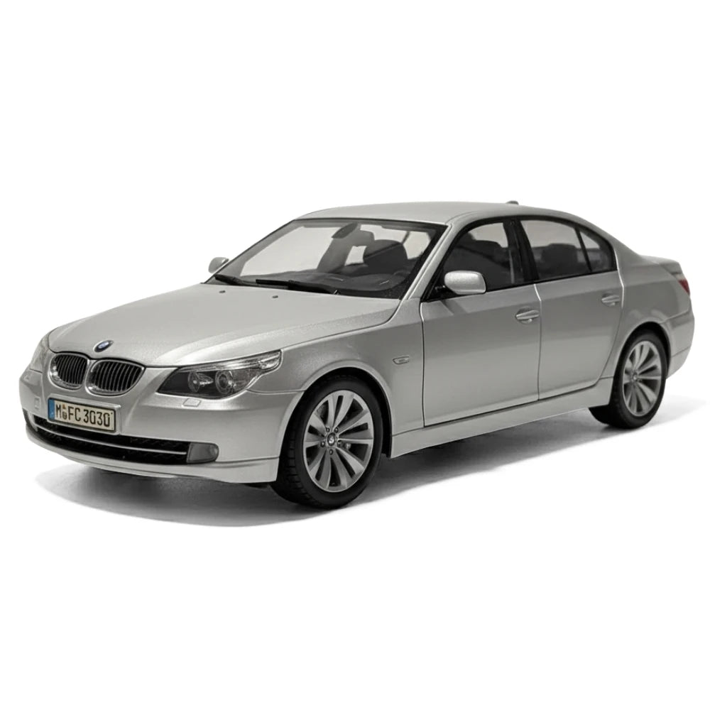 [Kyosho] 1:18 BMW 2008 E60 550i Sedan Silver Model Car Die-Cast