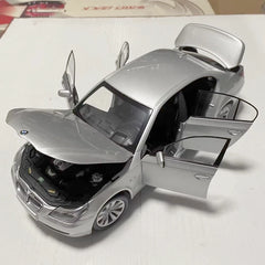 [Kyosho] 1:18 BMW 2008 E60 550i Sedan Silver Model Car Die-Cast