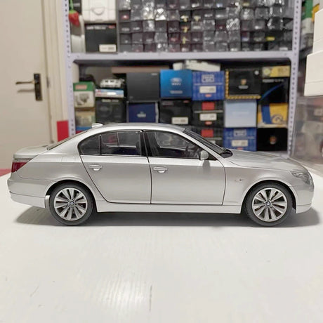 [Kyosho] 1:18 BMW 2008 E60 550i Sedan argent voiture miniature Die-Cast