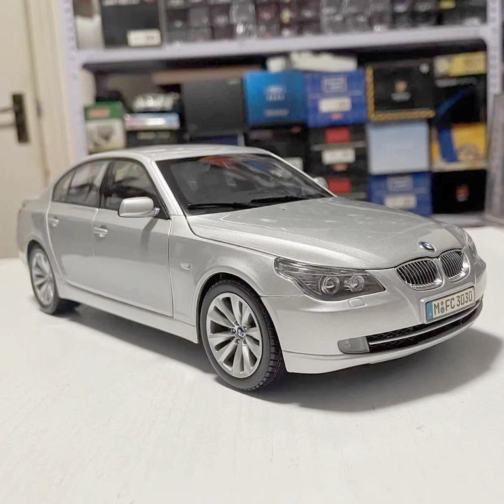 [Kyosho] 1:18 BMW 2008 E60 550i Sedan Silver Model Car Die-Cast