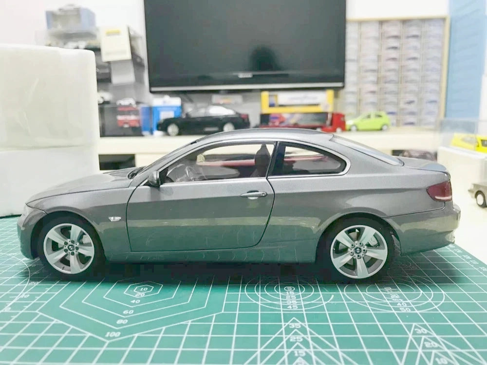 [Kyosho] 1:18 BMW 2008 E92 M3 Gray Model Car Die-Cast
